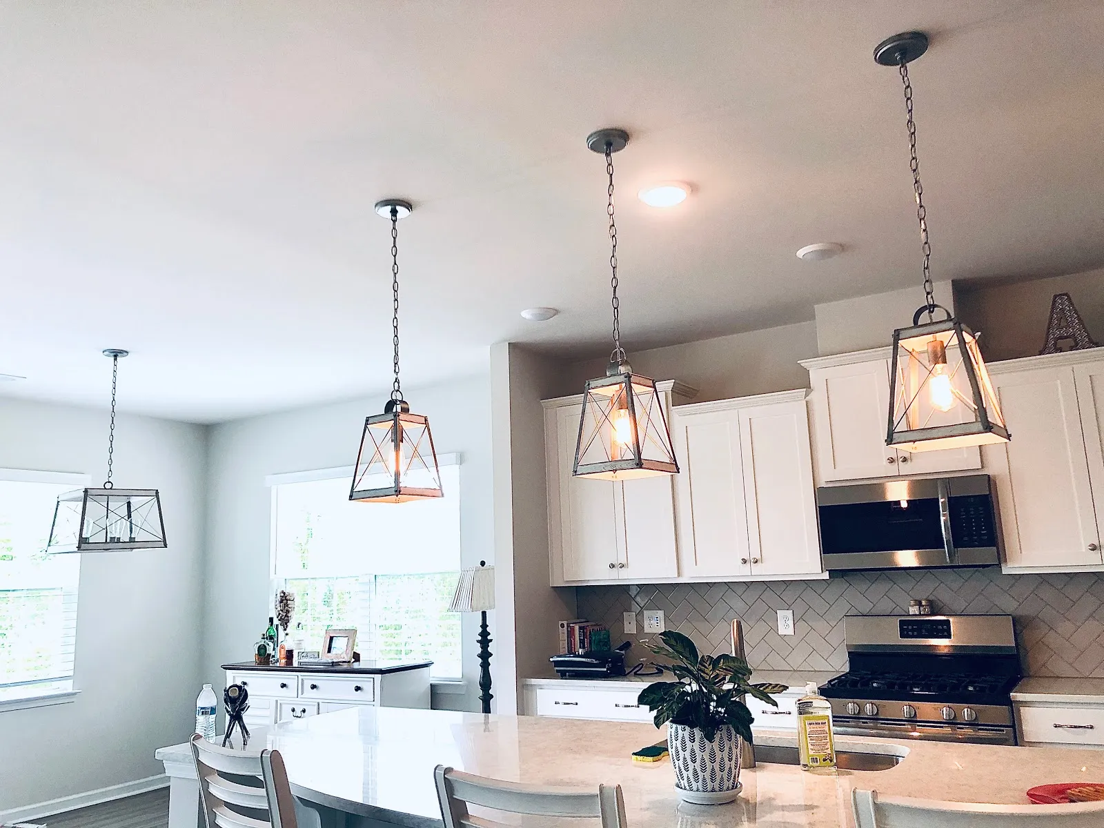 Kitchen pendant and recessed lighting